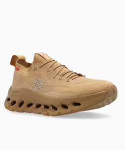 On Running Cloudtilt Loewe X Dark Sand