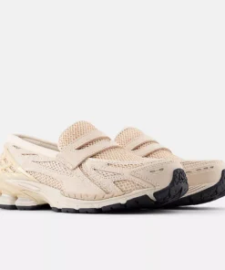 Alternative view of New Balance 1906L Bisque