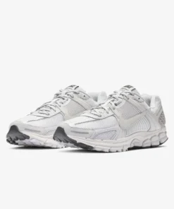 Alternative view of Nike zoom vomero 5 SP vast grey