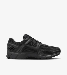 nike zoom vomero 5 triple black