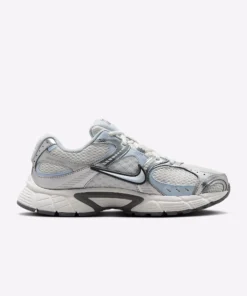 Nike V5 RNR summit white blue tint